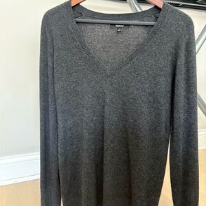 Banana Republic Charcoal V-Neck Sweater - size small